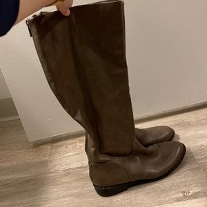 Grey faux leather size nine boots.